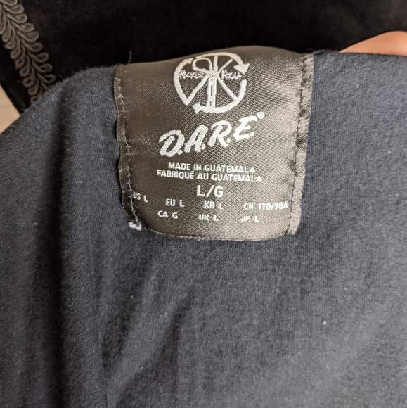 recycled karma • d.a.r.e. to resist drugs crop top - Picture 2 of 5